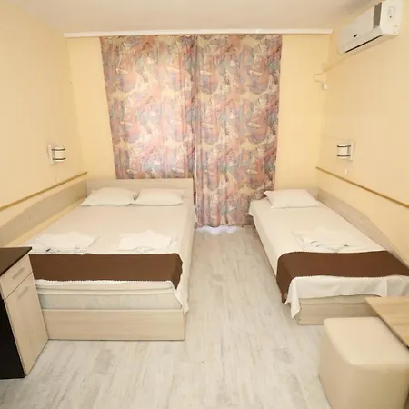 Family White House Hotel 2*